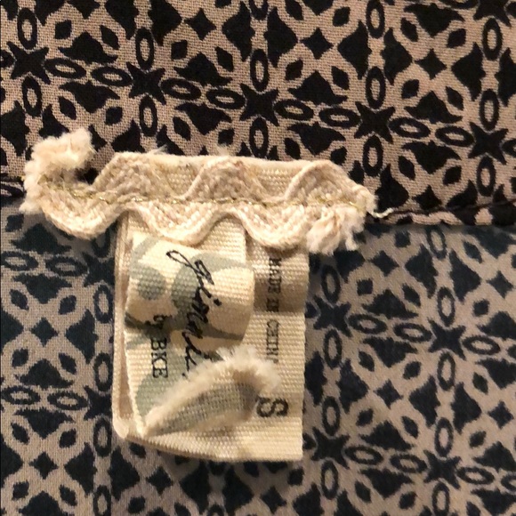 Gimmick blouse - Picture 2 of 2